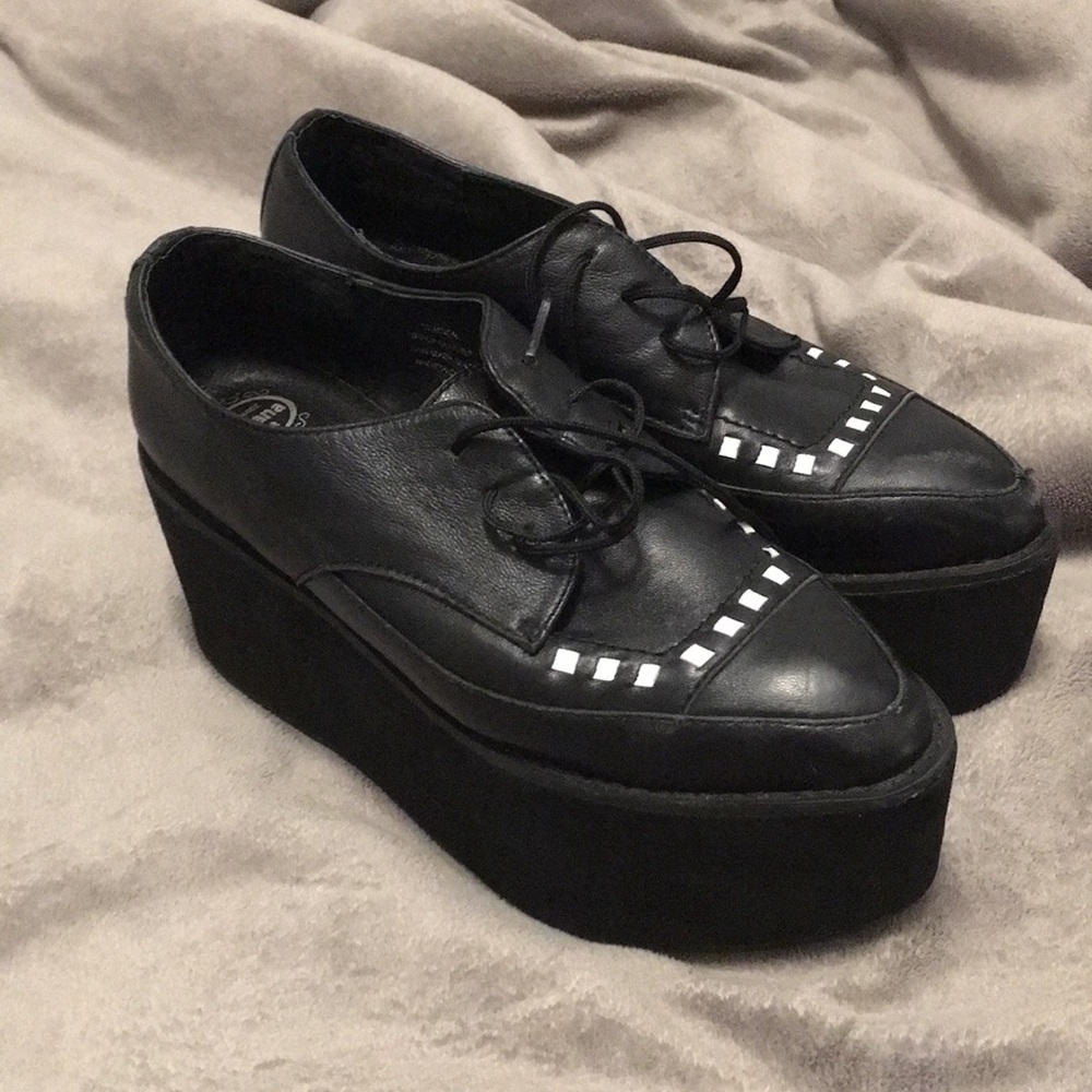 Jeffrey Campbell Black and White Stinger Creepers